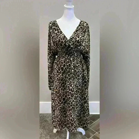 WAYF Animal print dress size 8 batwing sleeve v-neck - Picture 2 of 5